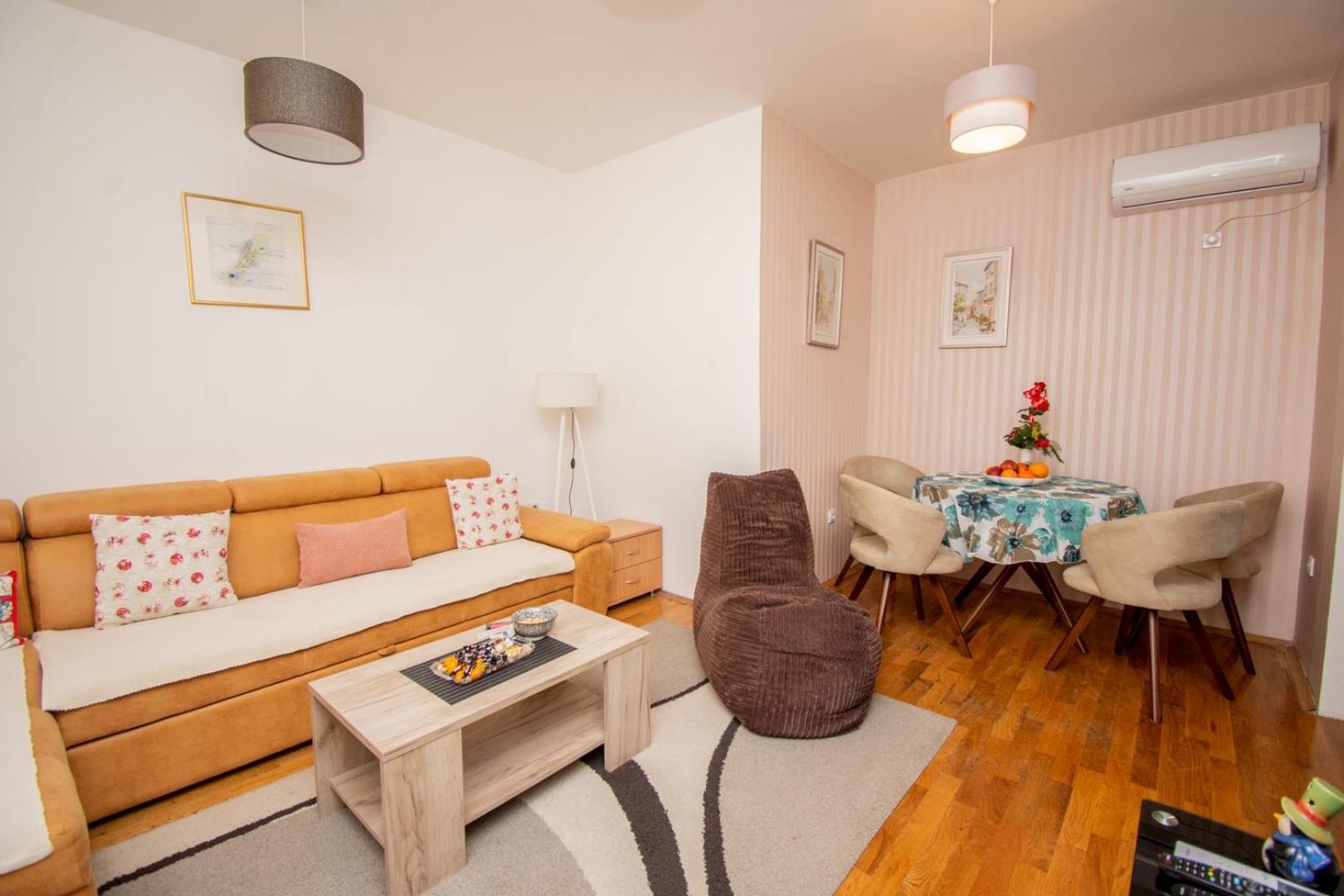 Apartman Klara Petrovac Eksteriør bilde